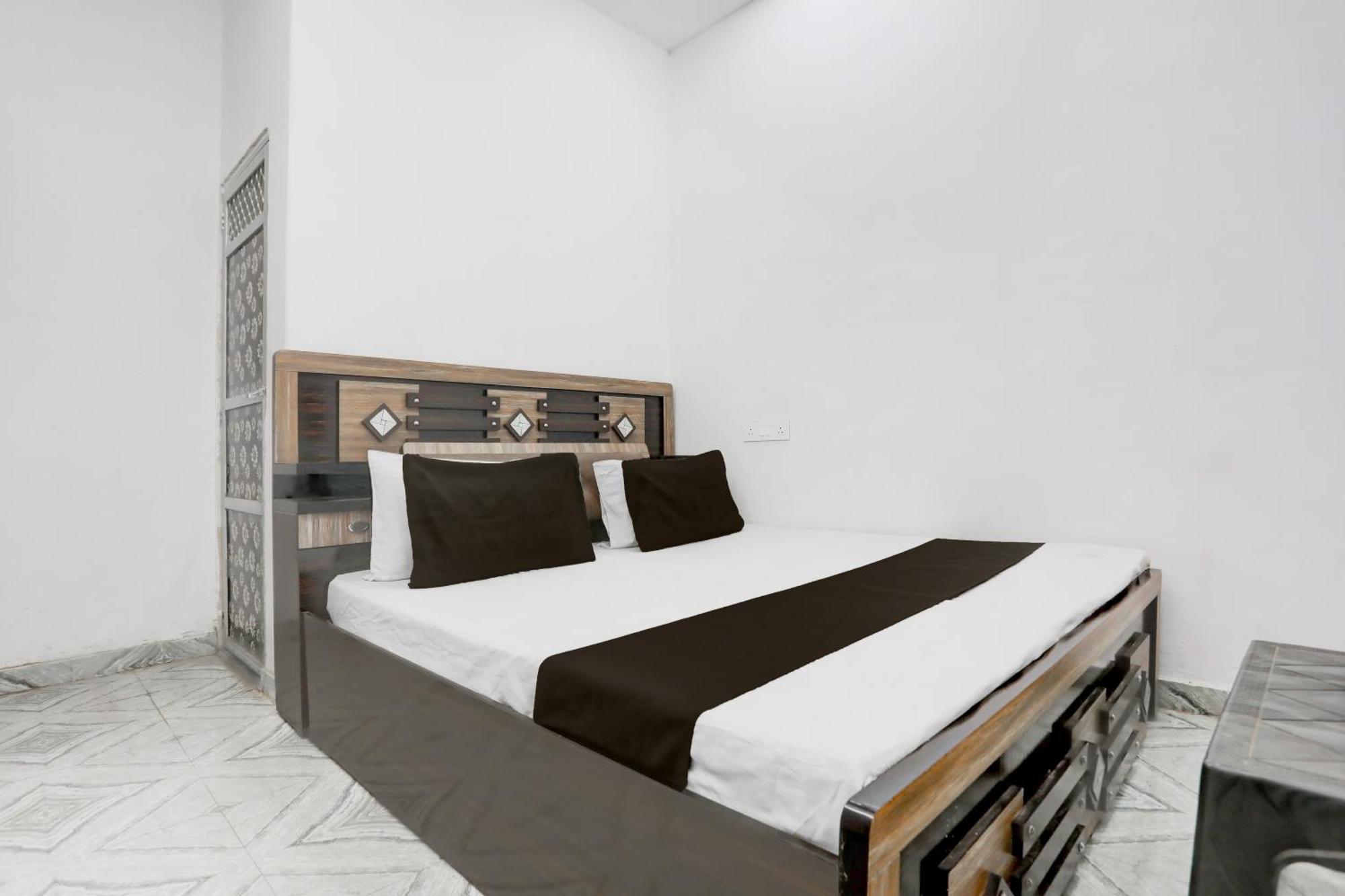 Hotel O Rajeshwari Varanasi
